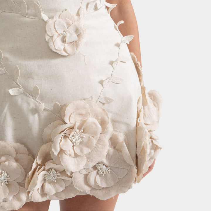Alice | Trägerloses Minikleid mit 3D-Blüten für Frauen