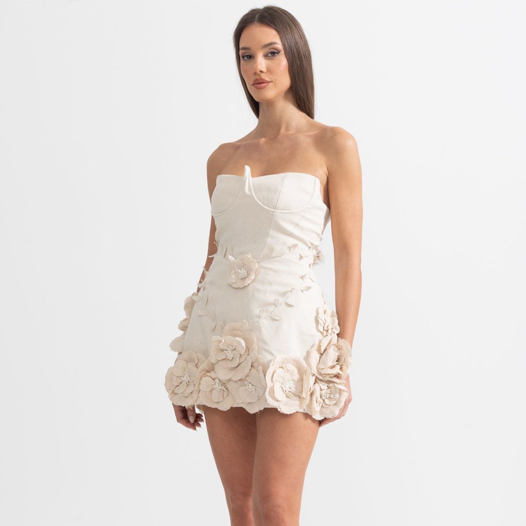 Alice | Trägerloses Minikleid mit 3D-Blüten für Frauen