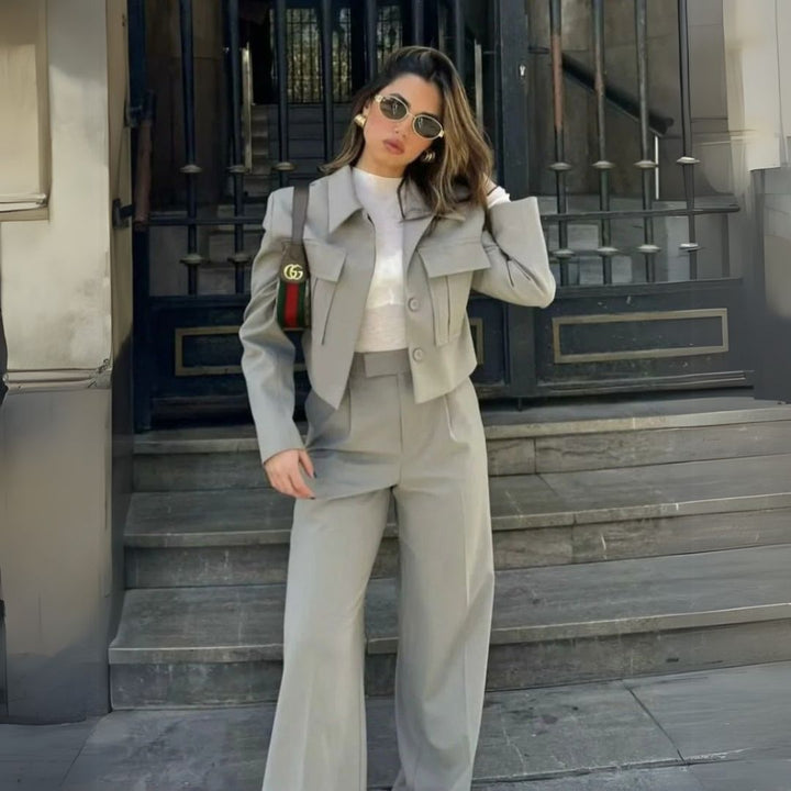 Claire | Zweiteiler mit Cropped-Blazer und weiter Hose für Frauen