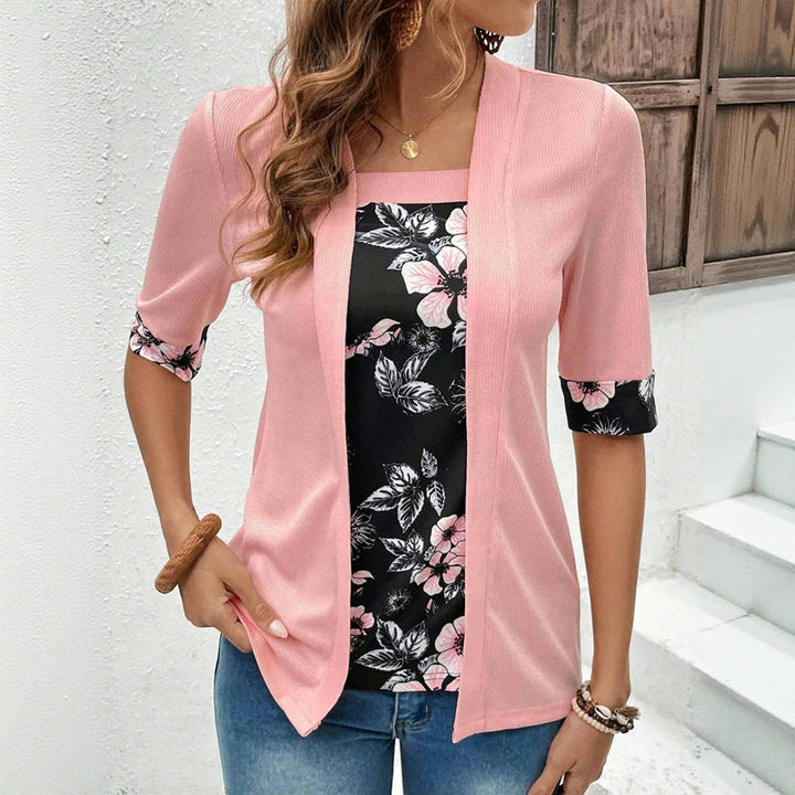 Noemi | Bluse im 2-in-1-Look mit floraler Front und halblangen Ärmeln für Frauen
