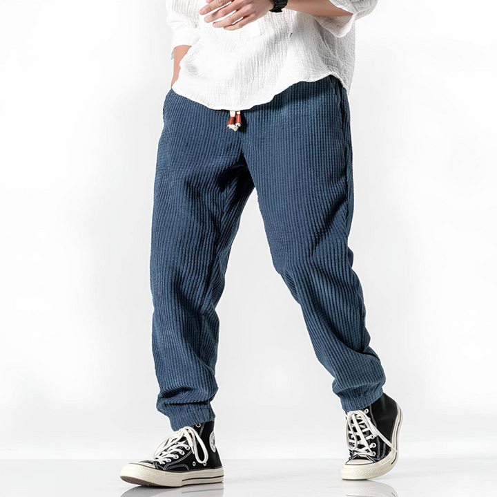 JITSU | CORDHOSE IM FRISCHEN STYLE