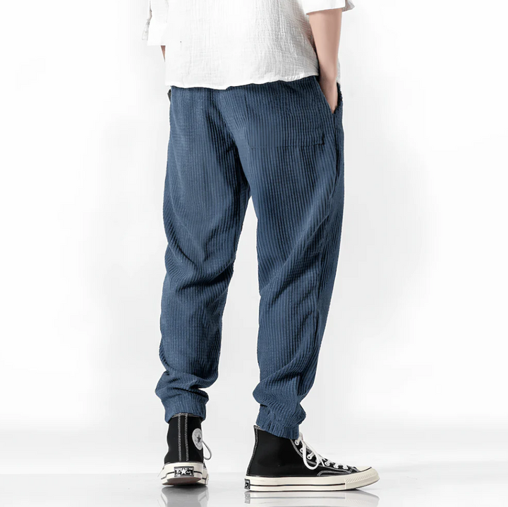 JITSU | CORDHOSE IM FRISCHEN STYLE
